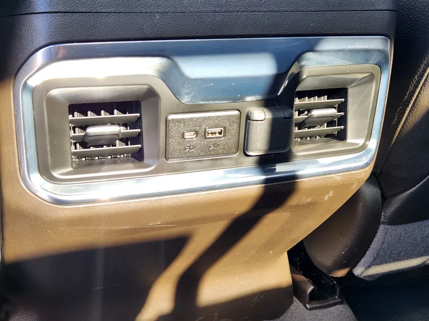 2022 GMC Sierra 3500HD Denali | Photo 17 of 24