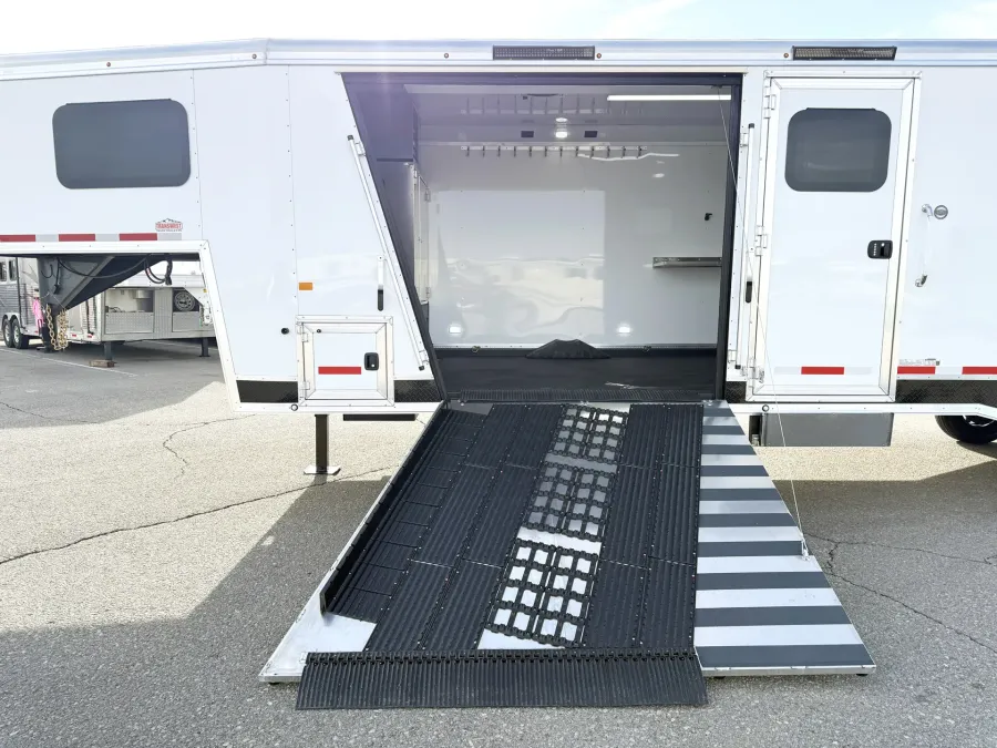 2026 Logan Coach Horse Power Burandt Edition | Photo 22 of 24