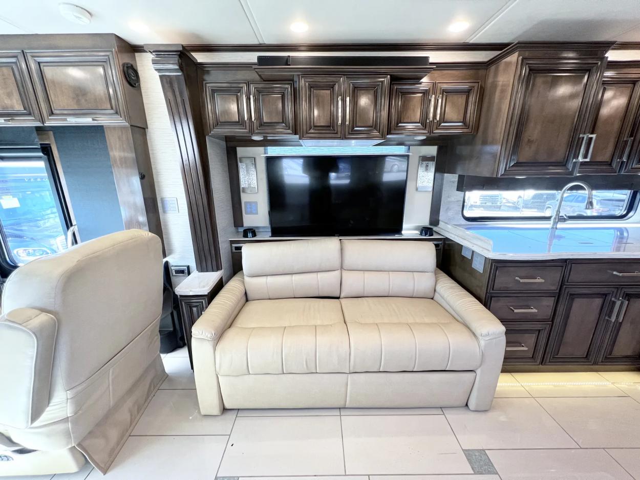 2019 Newmar London Aire 4543 | Photo 7 of 34