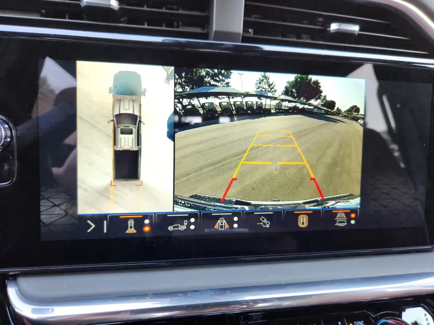 2025 GMC Sierra 3500HD Denali Ultimate | Photo 29 of 32