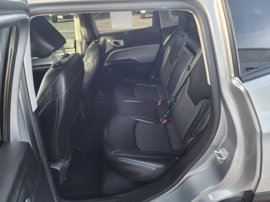 2022 Jeep Compass Latitude | Photo 11 of 22