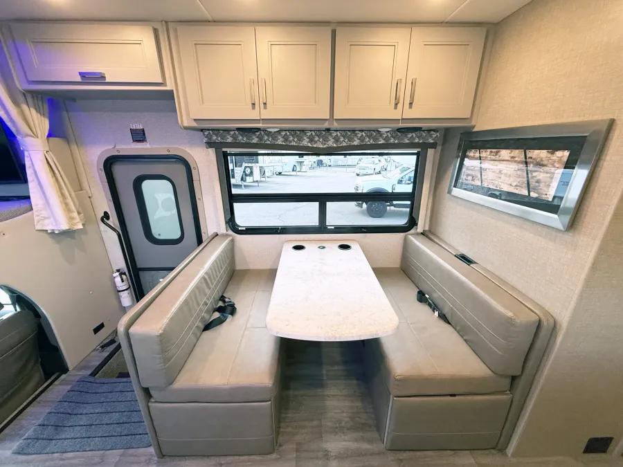 2023 Thor Magnitude SV34 | Photo 9 of 26