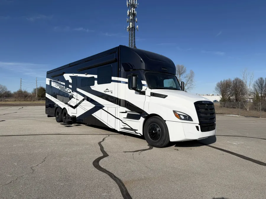 2026 Newmar Supreme Aire 4505 | Photo 7 of 27