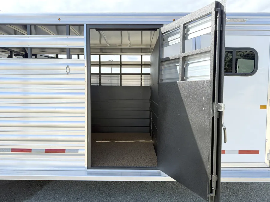 2026 Logan Coach Stock Combo | Photo 8 of 18