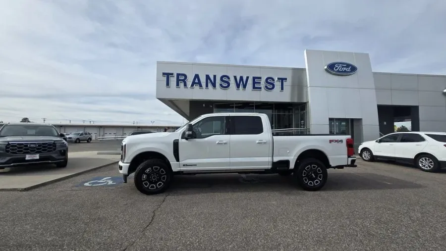 2026 Ford Super Duty F-250 | Photo 3 of 35