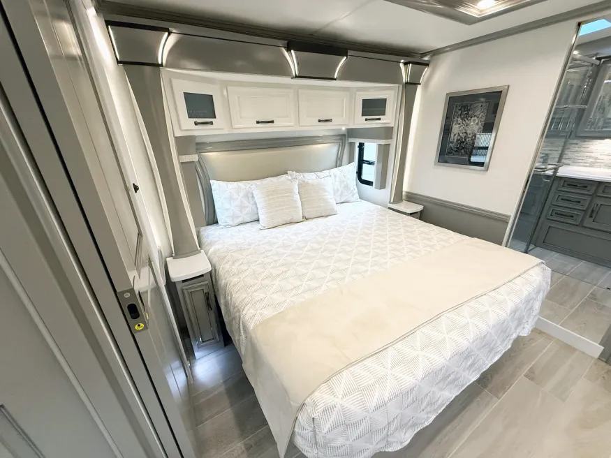 2026 Newmar Dutch Star 4081 | Photo 13 of 30