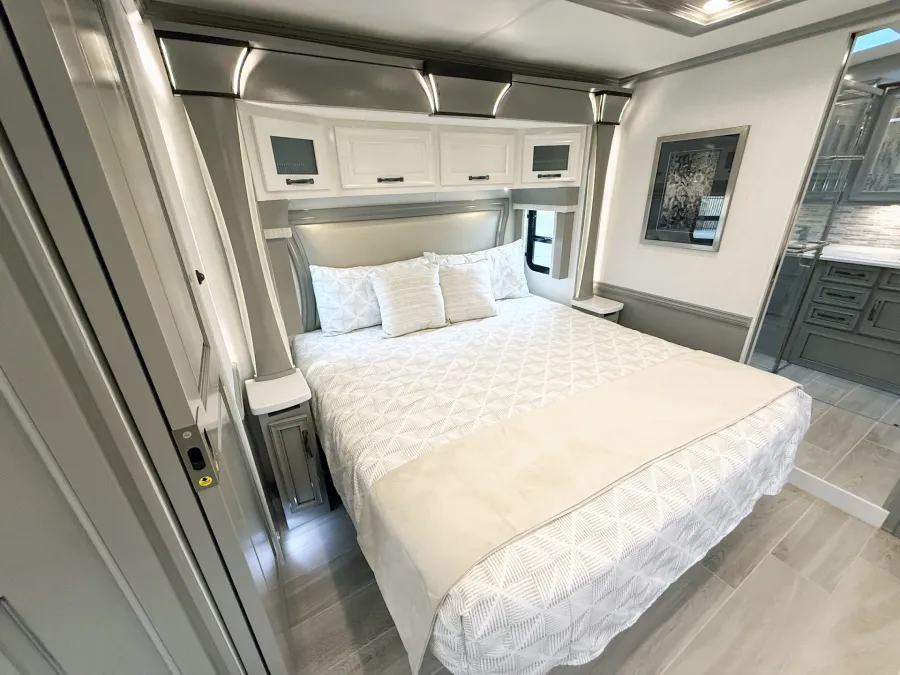 2026 Newmar Dutch Star 4081 | Photo 13 of 30