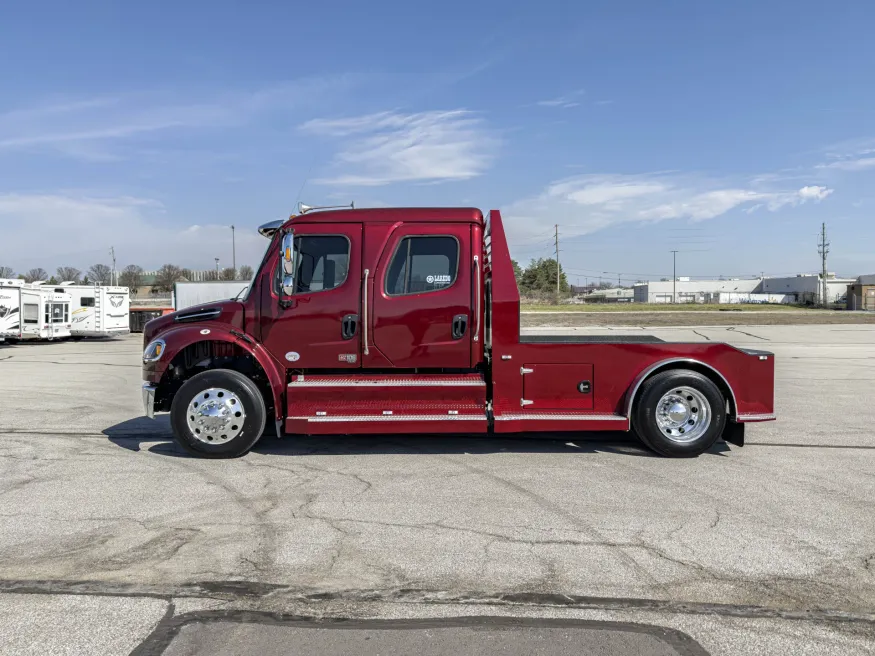 2024 Freightliner M2 106 Laredo | Photo 1 of 25