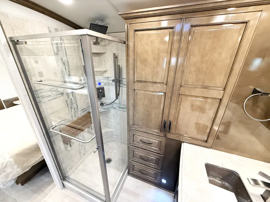 2026 Newmar Dutch Star 4325 | Photo 17 of 32