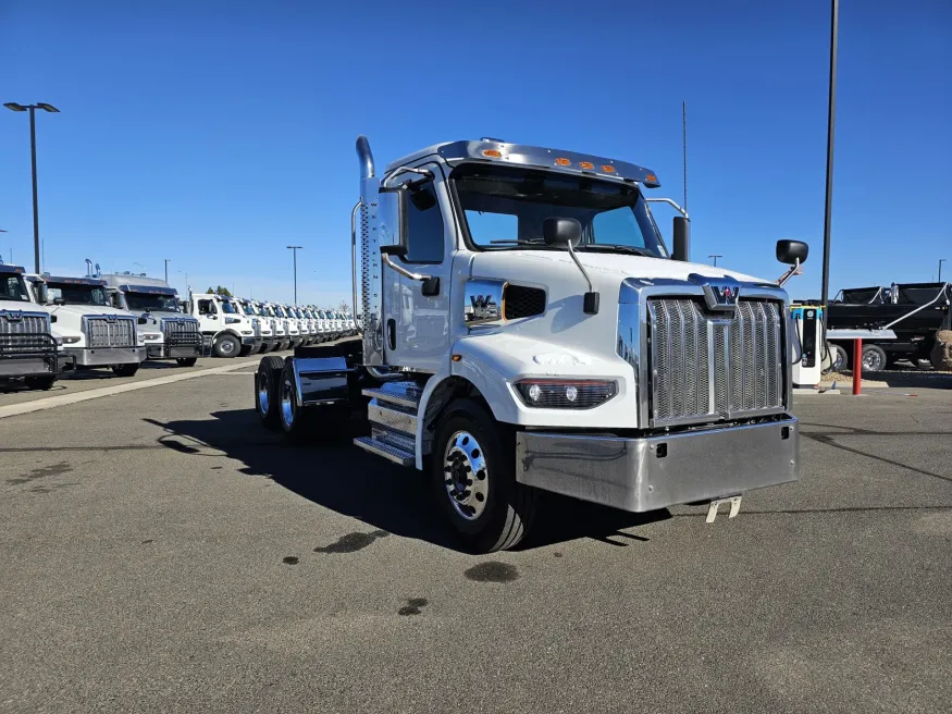 2023 Western Star 4900SA | Photo 3 of 18