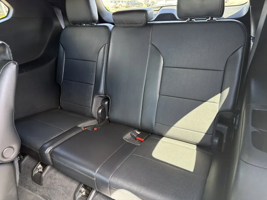 2025 Buick Enclave Preferred | Photo 10 of 21