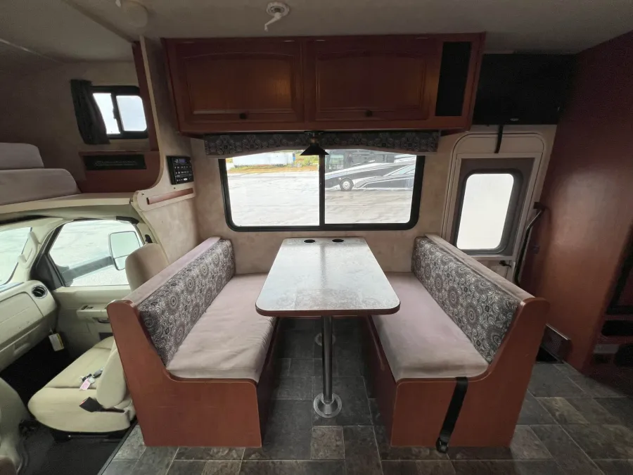 2014 Winnebago Access 31J | Photo 18 of 38
