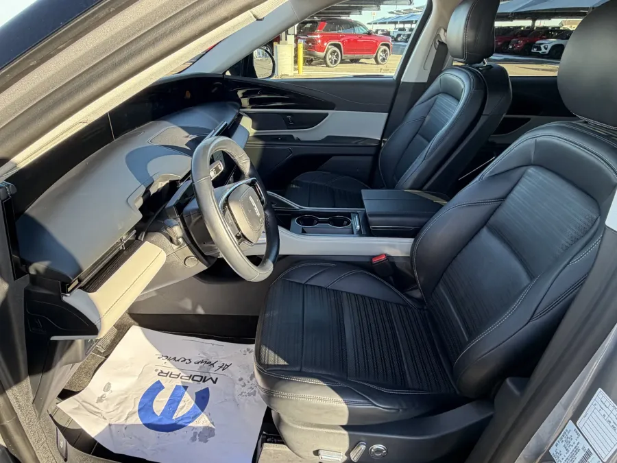 2024 Lincoln Nautilus Reserve | Photo 16 of 22