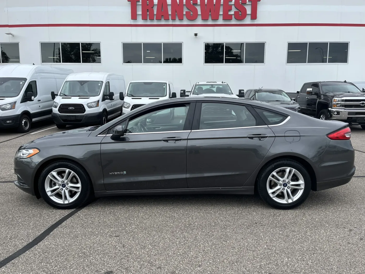 2018 Ford Fusion | Photo 2 of 19