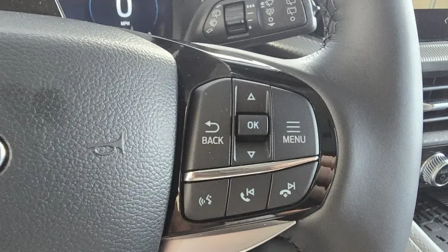 2025 Ford Explorer | Photo 19 of 35