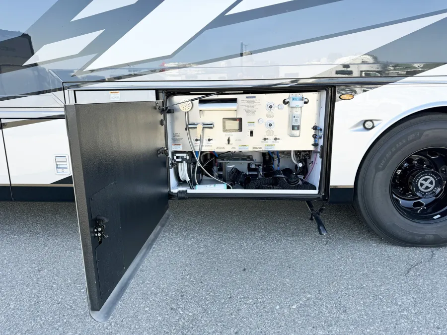 2026 Newmar Mountain Aire 4118 | Photo 29 of 31