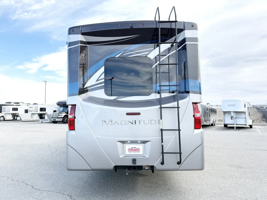 2023 Thor Magnitude SV34 | Photo 18 of 26