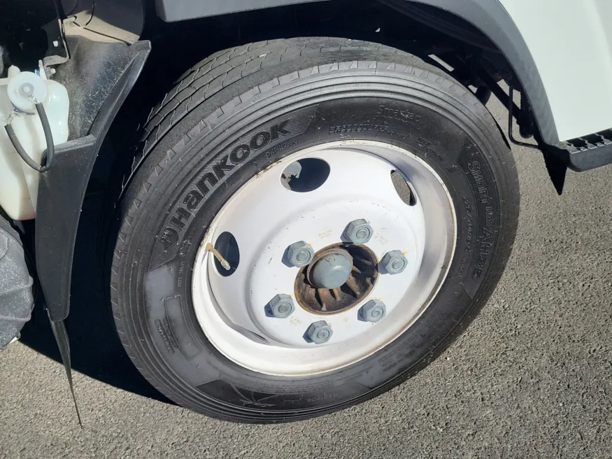 2018 Isuzu NPR-HD | Photo 6 of 17