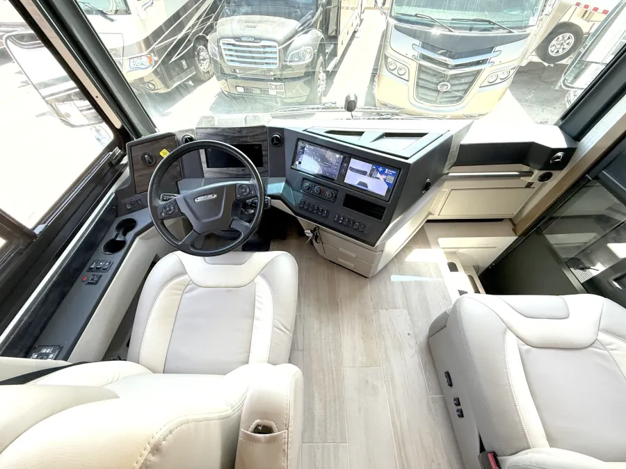 2026 Newmar Dutch Star 4081 | Photo 6 of 32