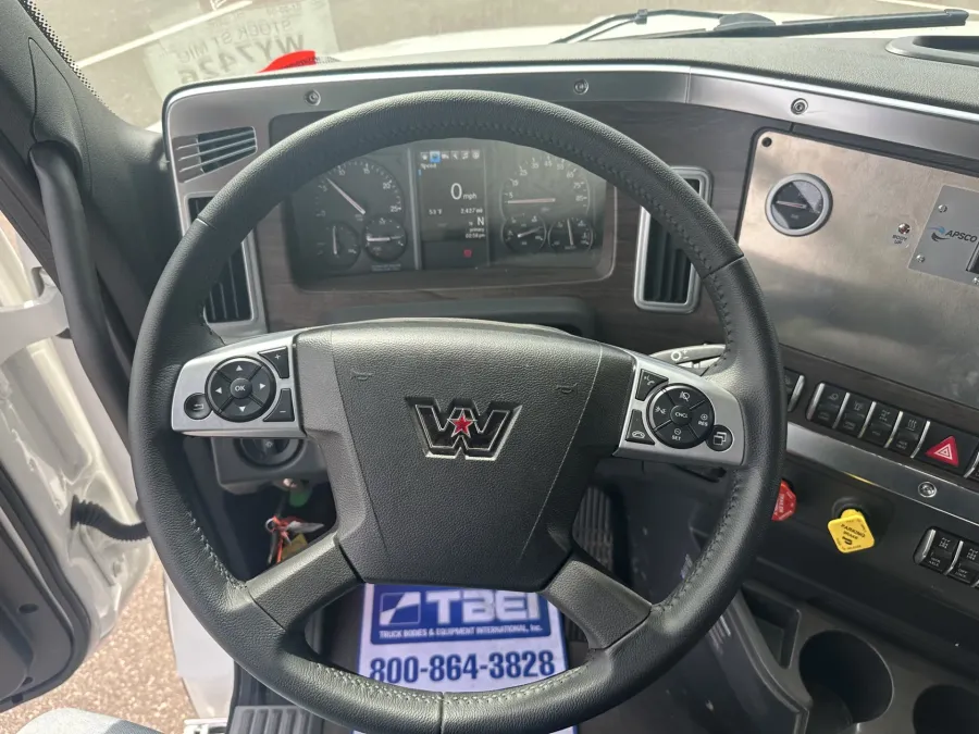 2027 Western Star 47X | Photo 13 of 15