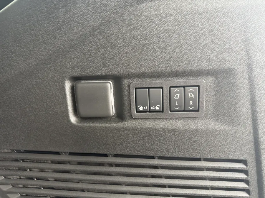 2026 Chevrolet Tahoe Premier | Photo 9 of 23