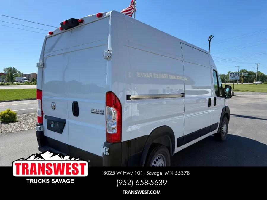 2025 RAM ProMaster 2500 High Roof | Photo 2 of 4