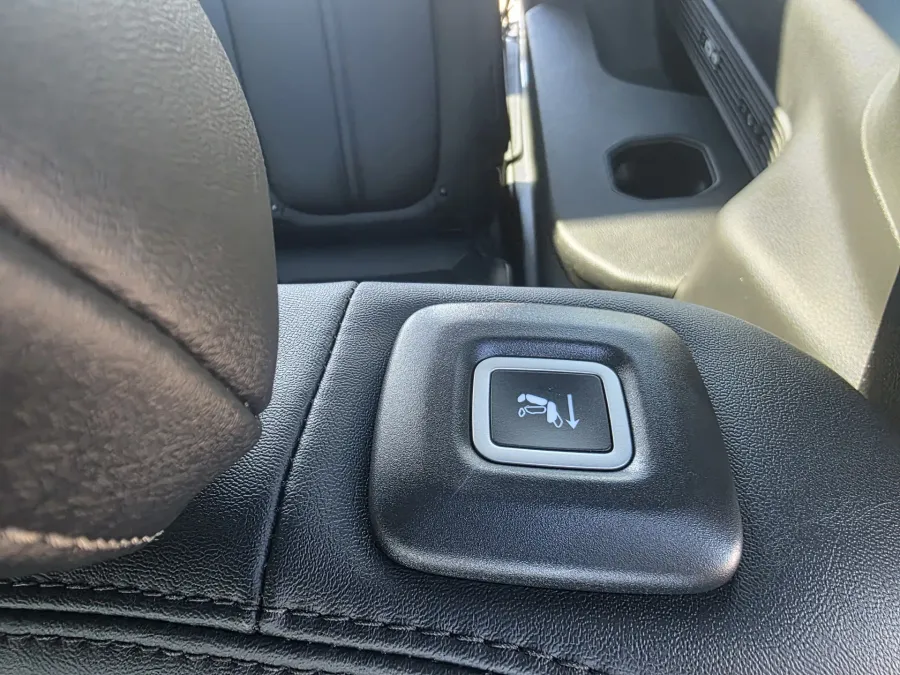 2026 Jeep Grand Wagoneer Limited Reserve | Photo 14 of 29