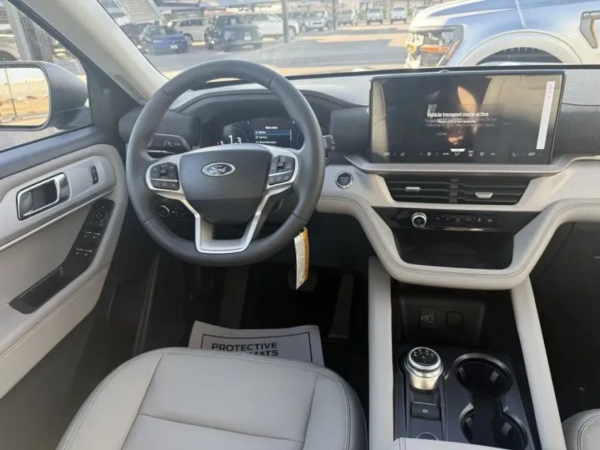 2026 Ford Explorer | Photo 23 of 27
