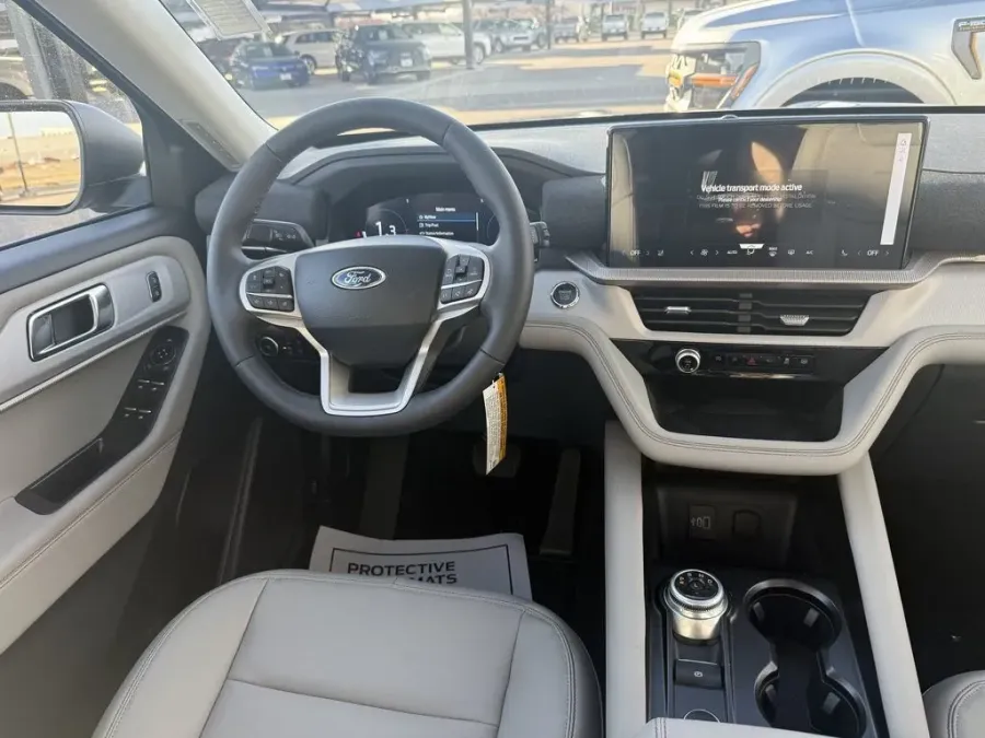 2026 Ford Explorer | Photo 23 of 27