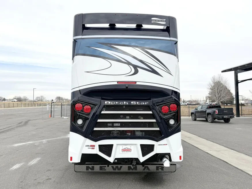 2026 Newmar Dutch Star 4325 | Photo 21 of 32