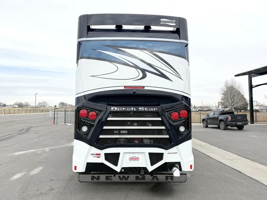 2026 Newmar Dutch Star 4325 | Photo 21 of 32