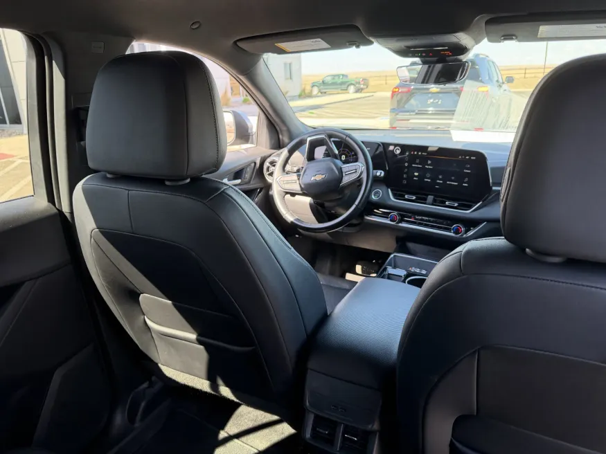 2025 Chevrolet Equinox AWD LT | Photo 9 of 18