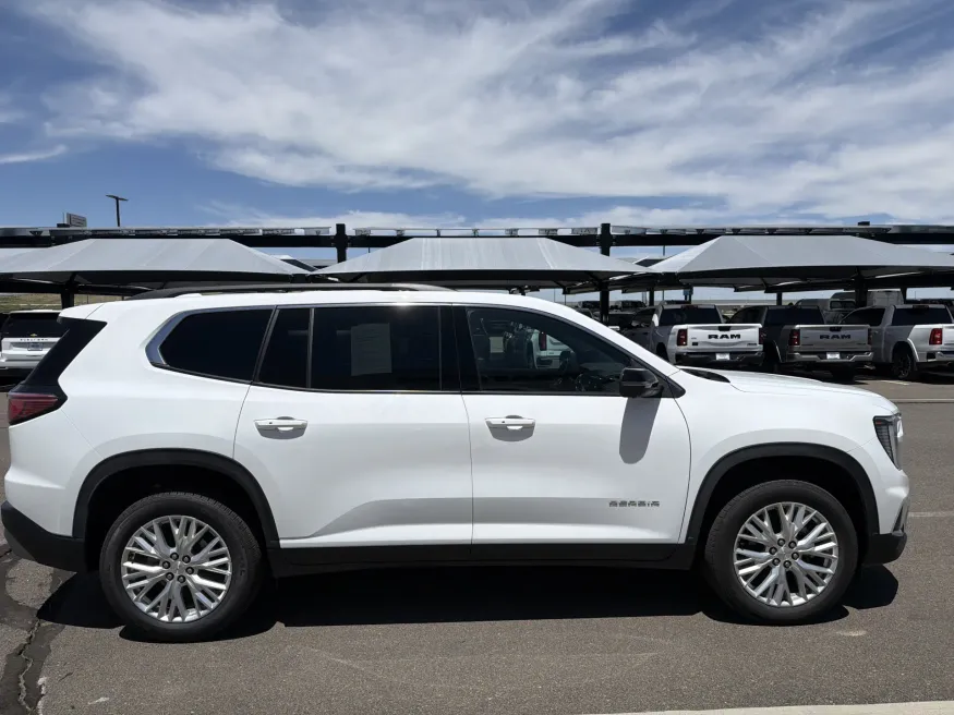 2024 GMC Acadia AWD Elevation | Photo 5 of 25