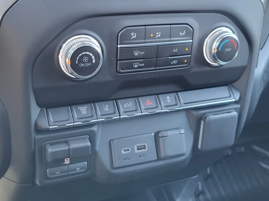 2026 GMC Sierra 3500HD Pro | Photo 16 of 23