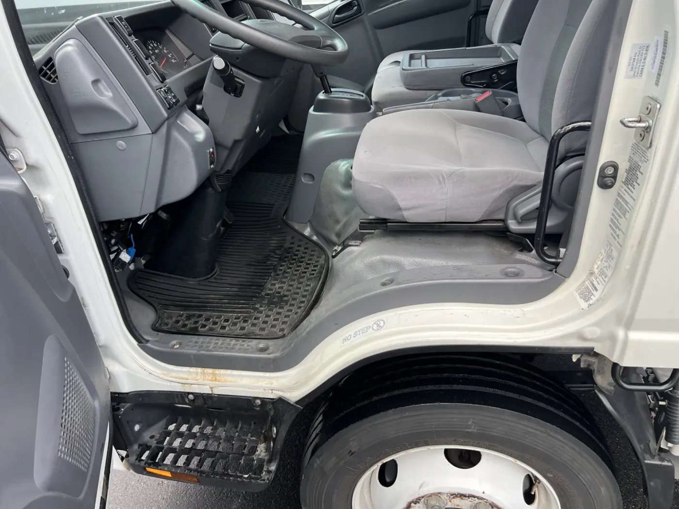 2020 Isuzu NPR | Photo 5 of 16