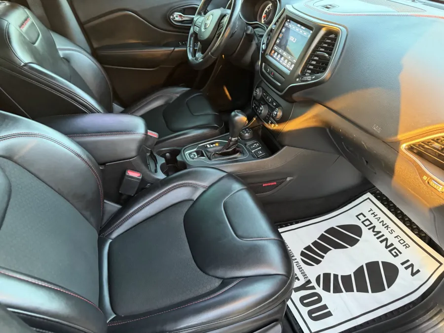 2020 Jeep Cherokee Trailhawk | Photo 7 of 15