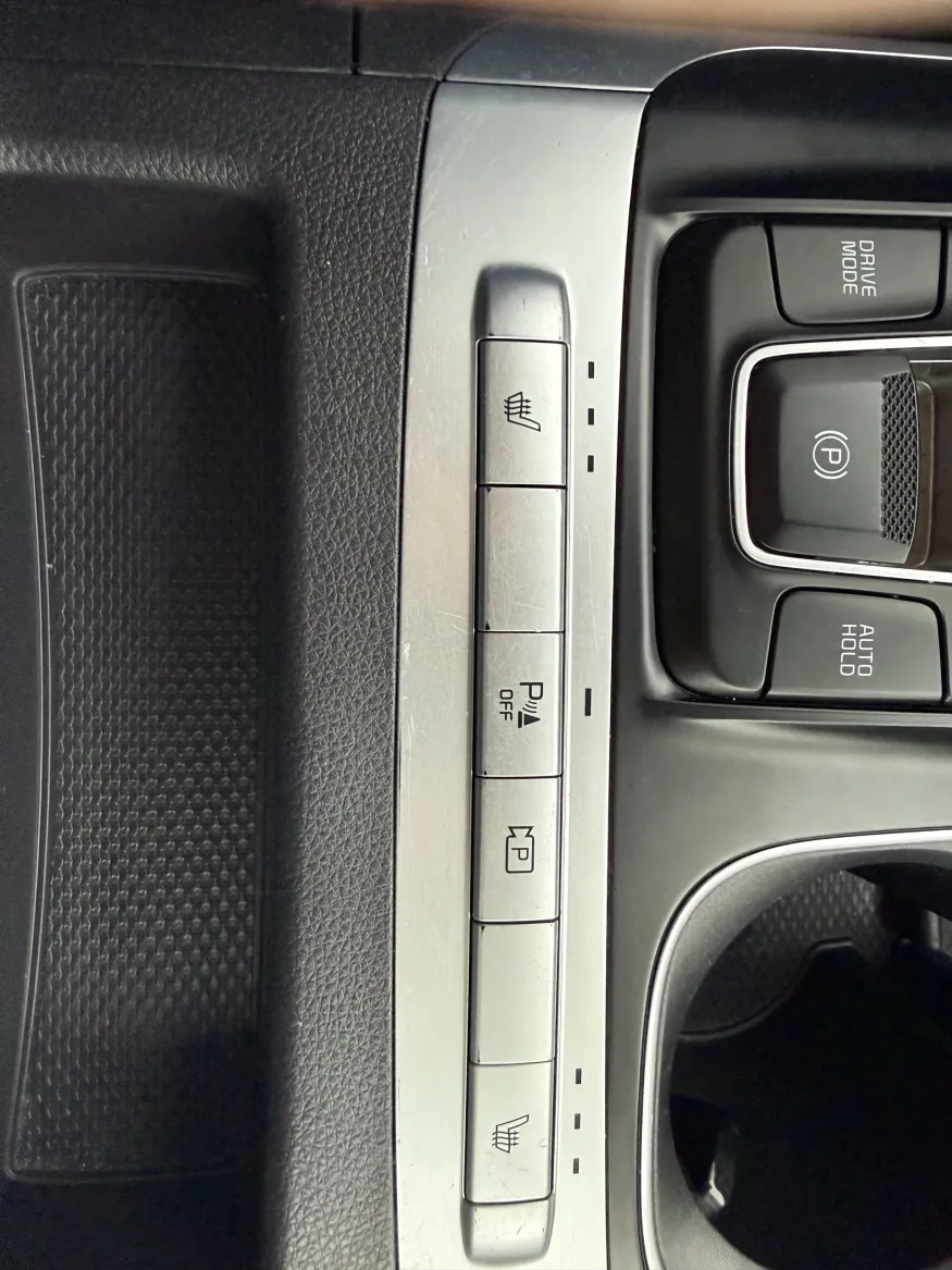 2024 Kia Carnival LX | Photo 19 of 21