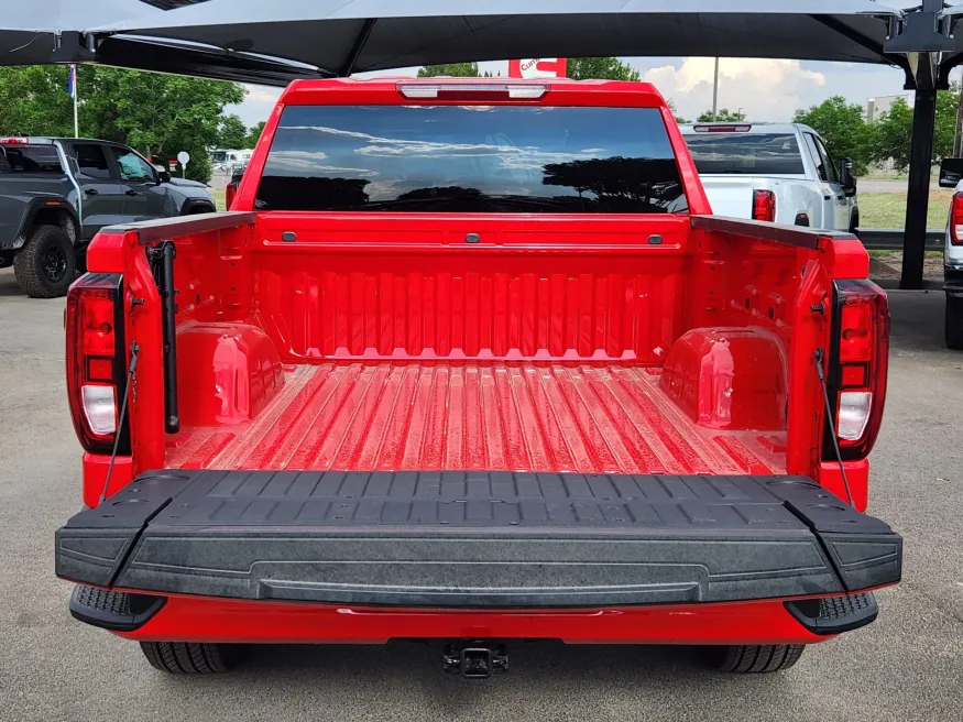 2025 GMC Sierra 1500 Elevation | Photo 16 of 28