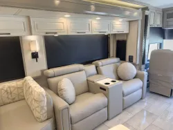 2027 Newmar London Aire 4569 | Thumbnail Photo 11 of 45