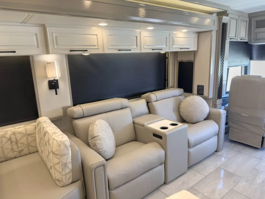2027 Newmar London Aire 4569 | Photo 11 of 45