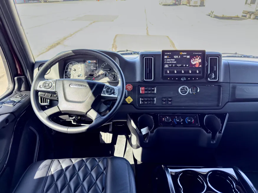 2024 Freightliner M2 106 Laredo | Photo 16 of 25