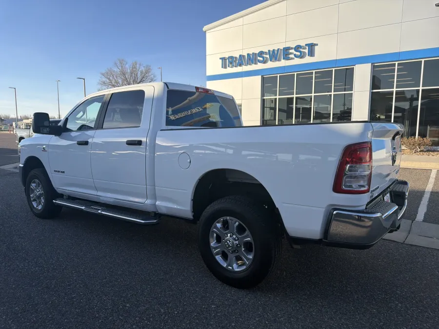 2024 RAM 2500 Big Horn | Photo 2 of 19