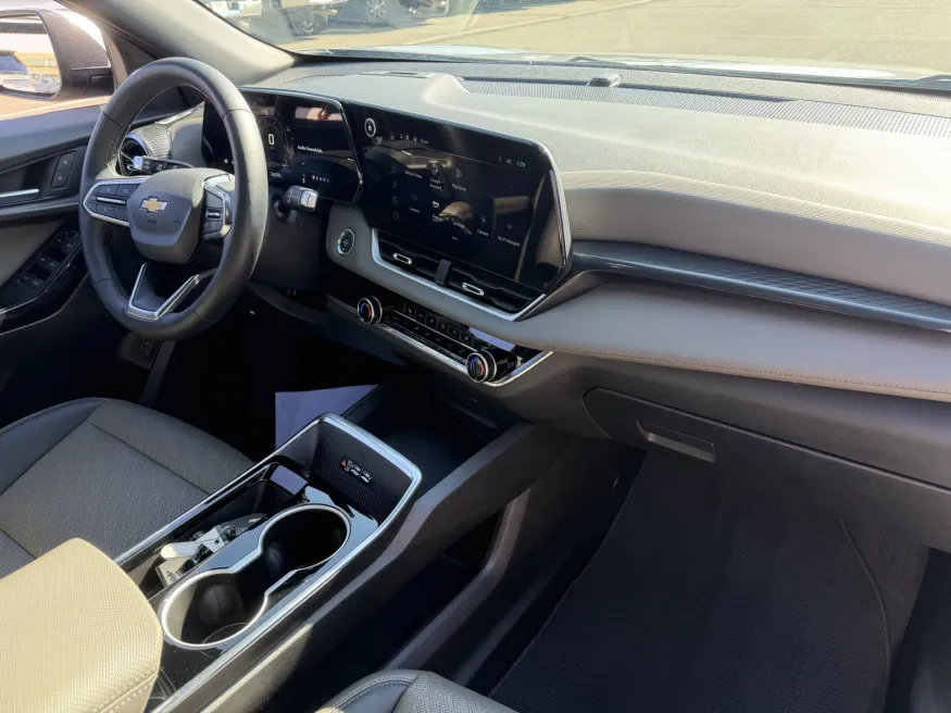 2025 Chevrolet Equinox AWD LT | Photo 13 of 22