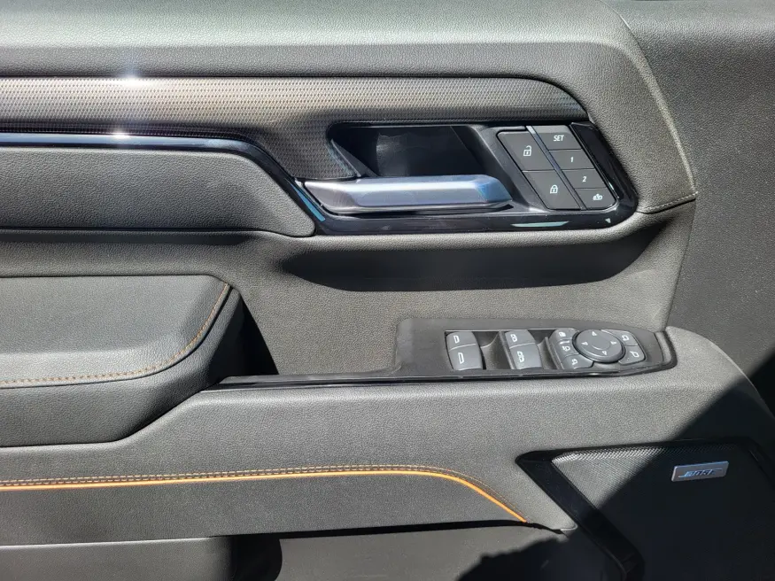 2026 GMC Sierra 2500HD AT4 | Photo 18 of 25