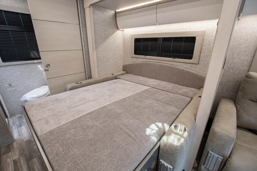 2026 Tiffin Wayfarer 25XRW | Photo 18 of 24