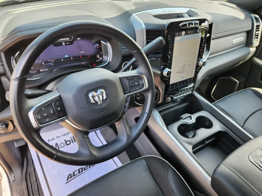 2024 RAM 3500 Laramie | Photo 7 of 33