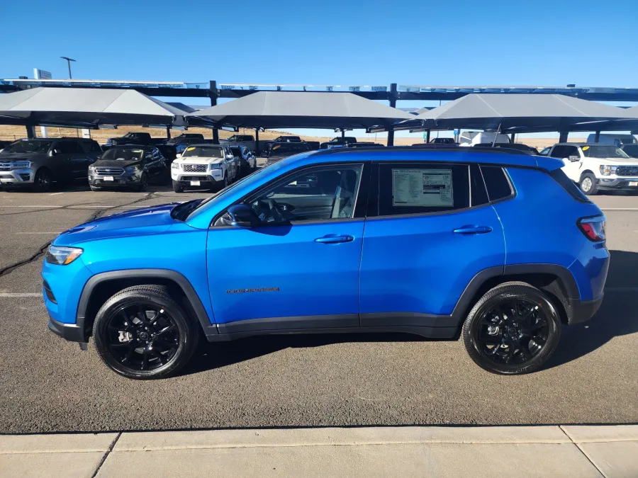 2026 Jeep Compass Latitude | Photo 4 of 19