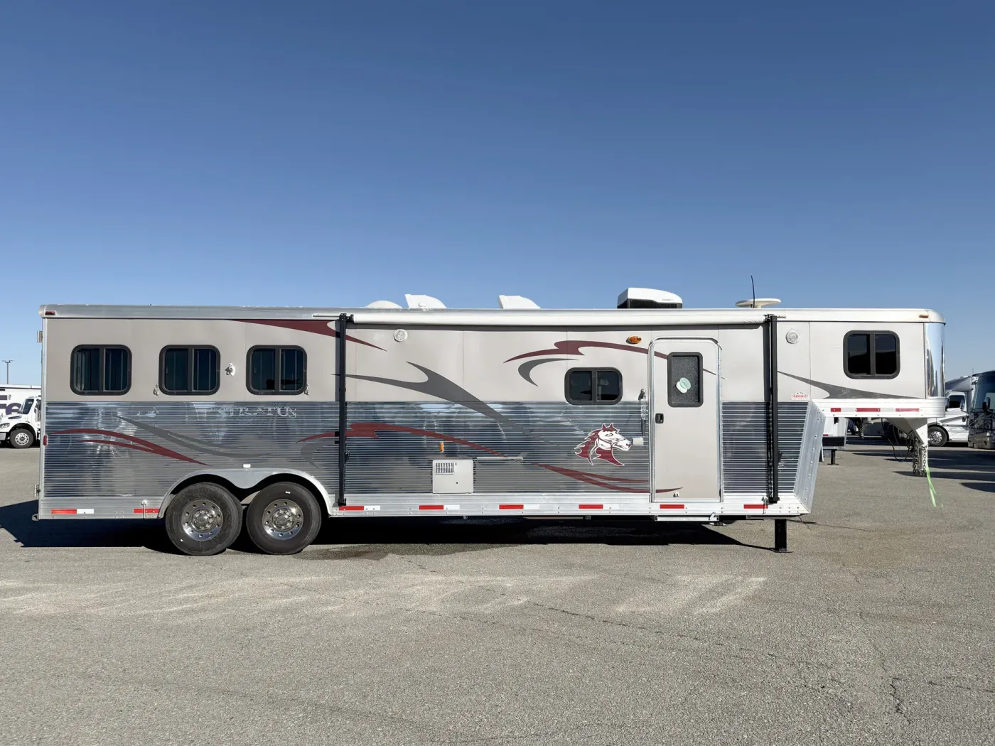 2009 Bison Stratus 3HGNLQ | Photo 2 of 24