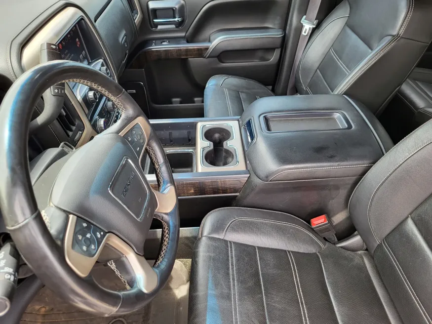 2015 GMC Sierra 2500HD Denali | Photo 11 of 24