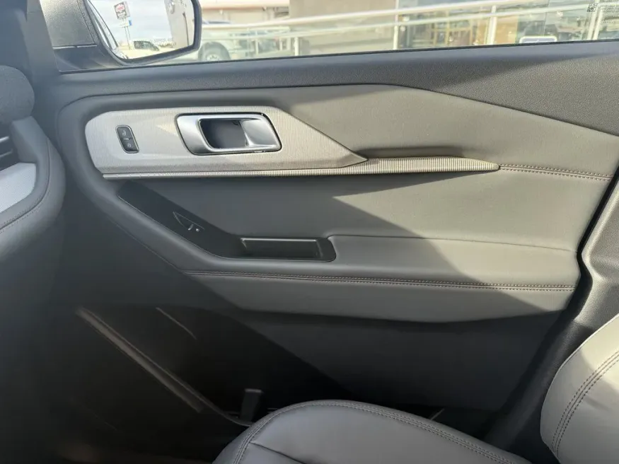 2026 Ford Explorer | Photo 21 of 24